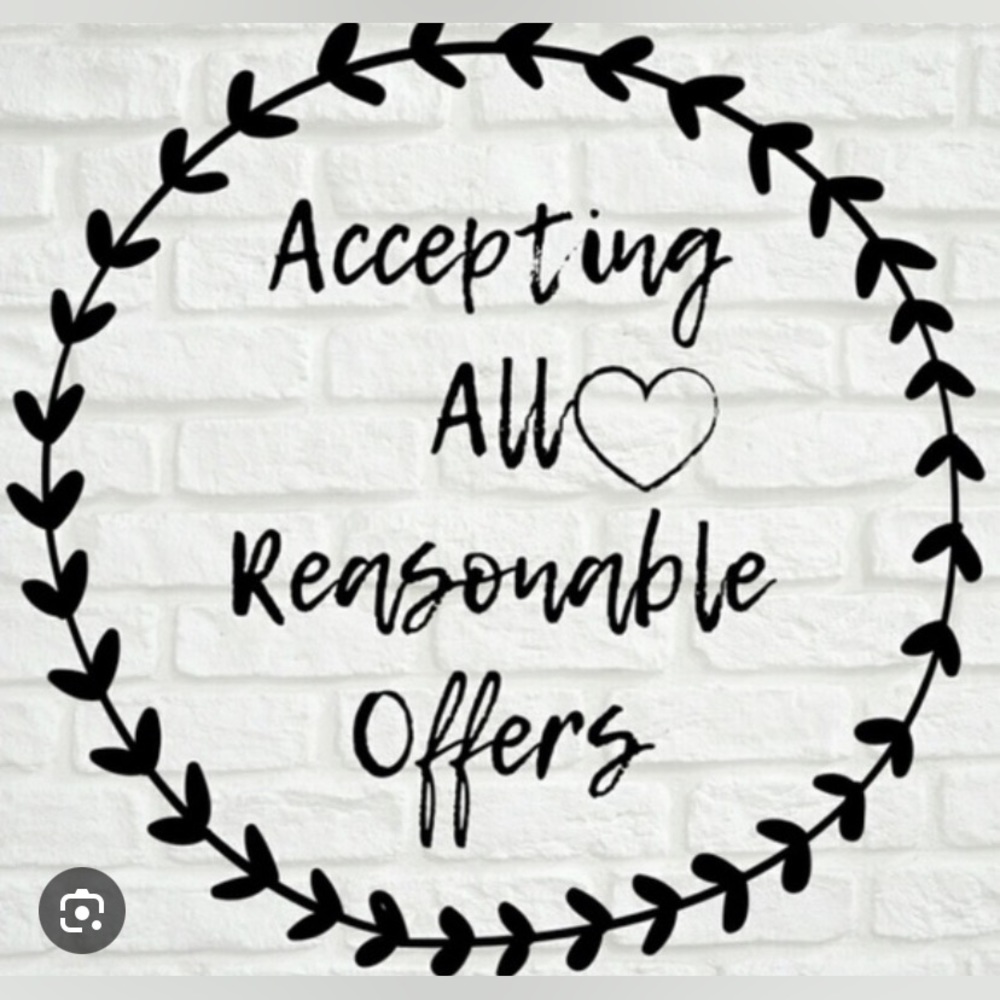 Send me offers today! I will try to accept all!😊💕✨👜✉️❤️